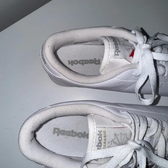 Reebok Classic White Sneakers size 7.5 - Picture 3 of 6